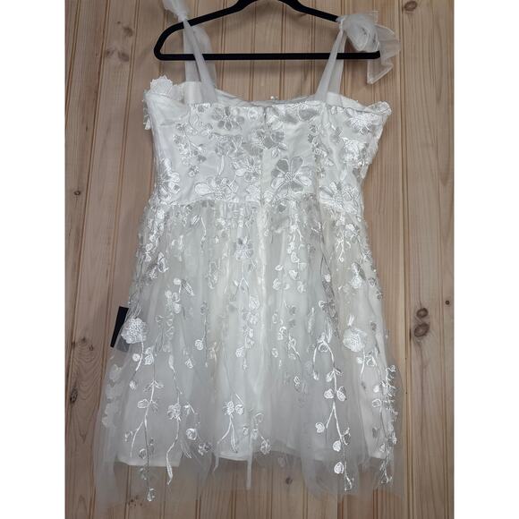 NWT Lulus Classic Romance White 3D Floral Applique Tie-Strap Mini Dress Size XL - Picture 5 of 7
